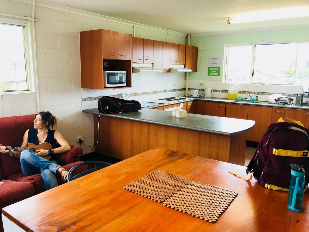 Caloundra Backpackers Hostel Екстериор снимка