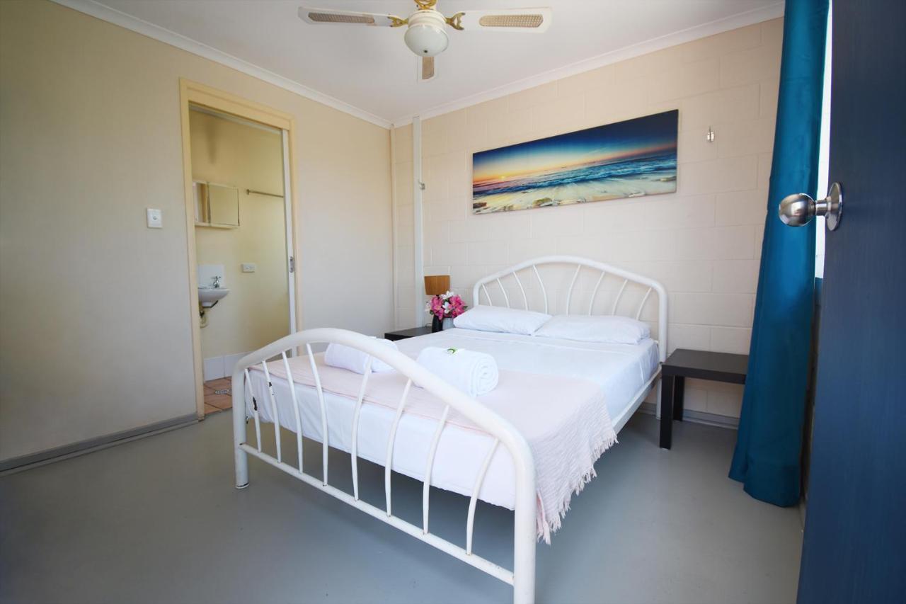 Caloundra Backpackers Hostel Екстериор снимка